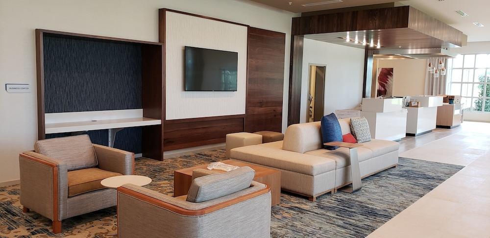 Hilton Garden Inn Tampa - Wesley Chapel Exterior photo