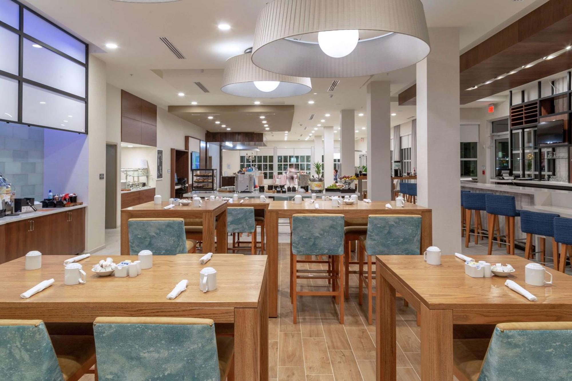 Hilton Garden Inn Tampa - Wesley Chapel Exterior photo