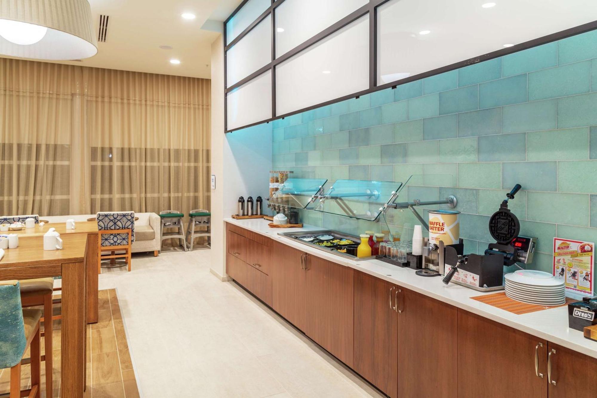 Hilton Garden Inn Tampa - Wesley Chapel Exterior photo